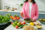 5 Best Strategies for Controlling Food Cravings and Enjoying Every Bite